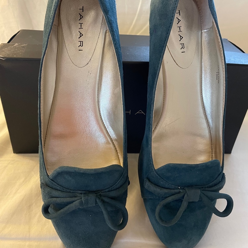 TAHARI BALLET FLATS